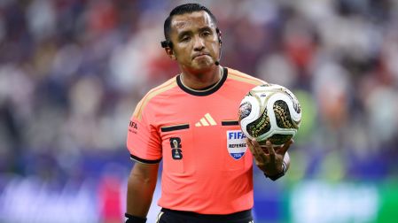 Barton fue árbitro mundialista.
