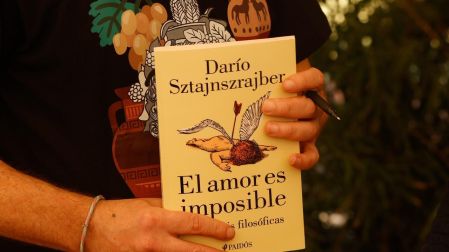 La propuesta del autor argentino es realizar el intento por recuperar al amor más allá de los condicionamientos familiares.