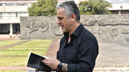 Peixoto señala que la poesía le ayuda a encontrar su voz individual