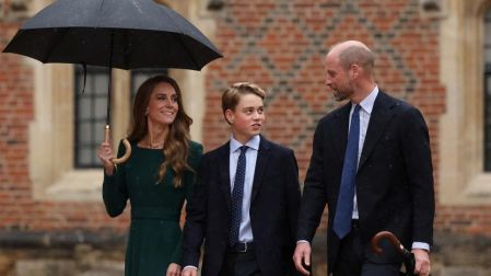 Britain's Catherine, Princess of Wales (L) and Britain's Prince William, Prince of Wales (R) walk with their 13-year-old son, Britain's Prince George of Wales (C), as he arrives for his first day at Eton College, in Eton, west of London, on September 8, 2026. (Photo by Adrian DENNIS / POOL / AFP)
