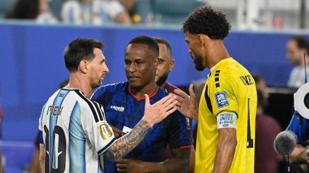 Lionel Messi y Vozinha tras el pase de Argentina en el Mundial 2026