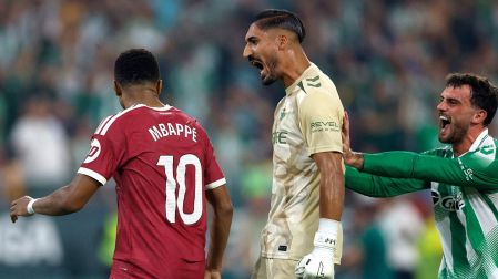 Alvaro Valles celebró eufórico el que le haya detenido un penal a Mbappé