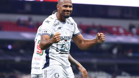 Salomón Rondón anotó su octavo gol en el Apertura 2026 con Pachuca y tomó la cima del liderato de goleo.