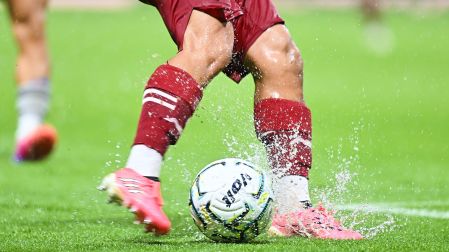 Tras la suspensión por tormenta eléctrica, un partido de Liga MX podría demorarse más de 30 minutos en reanudarse.