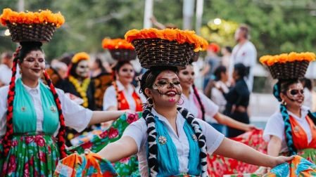 Catrinas monumentales, altares, cabalgatas y gastronomía serán parte de una celebración que llevará las tradiciones de Día de Muertos a distintos municipios de Jalisco.