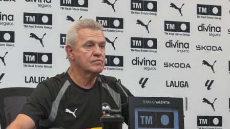 Javier Aguirre debutará ante el Racing de Santander en el banquillo del Valencia