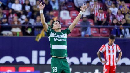 Tahiel Jiménez anotó un doblete para darle la victoria a Santos