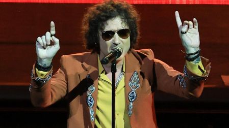 Bunbury cantó un par de horas para sus fans mexicanos.