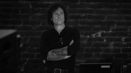 Enrique Bunbury ya no utiliza humo artificial en sus conciertos.