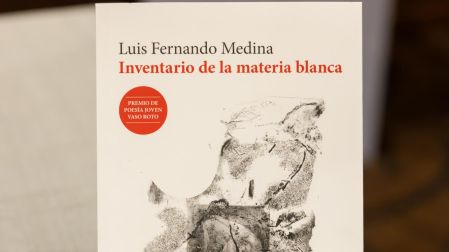 El libro ganador del Premio de Poesía Joven Vaso Roto reúne 110 poemas.