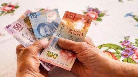 ¿Cuándo recibirán el aguinaldo 2026 los pensionados del IMSS e ISSSTE? Fecha exacta.