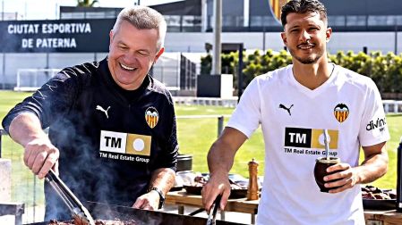 Javier Aguirre y Guido Rodríguez realizaron un asado para unir al vestuario