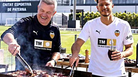 Javier Aguirre y Guido Rodríguez realizaron un asado para unir al vestuario