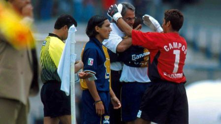 Miguel Mejía Barón en su etapa como Director Técnico de Pumas.