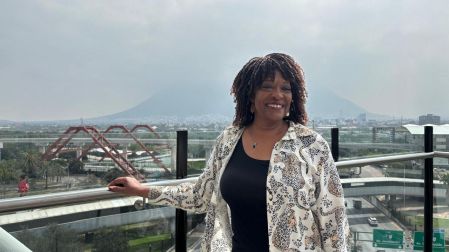 La escritora Rita Dove visitó por primera vez Monterrey; ahí presentó su libro Thomas y Beulah, recientemente traducido al español y publicado por Vaso Roto.
