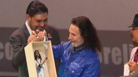 La Secretaría de Turismo del estado de Michoacán les regaló una calaverita parecida a ellos.