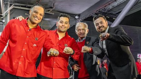 Robinson Canó con Haper Gamboa, Alfredo Harp Helú y Santiago Harp Grañén