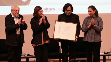 El jurado del Premio Xavier Villaurrutia estuvo integrado por Hugo Valdés, Mónica Nepote y Liliana Weinberg.