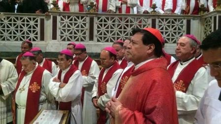 El cardenal Norberto Rivera Carrera, celebrante principal en la Basílica de San Pablo.