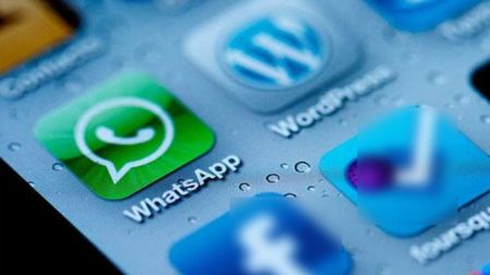 WhatsApp dijo que comenzará este año a buscar formas de simplificar cómo las empresas interactúan con los consumidores. Foto: Archivo