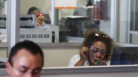 Senado aprueba ley de ‘austeridad’ para salarios de burócratas
