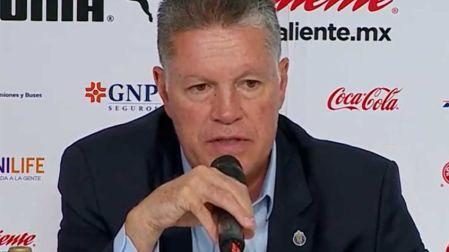 Ricardo Peláez presentó a los refuerzos de Chivas.