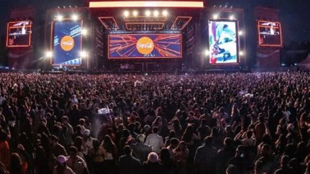 Público disfrutando de un concierto en el Coca Cola Flow Fest.