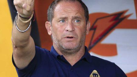 Andrés Lillini vive su peor momento al frente de Pumas.
