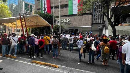Antorchistas de la CDMX se manifestaron afuera del INDEP