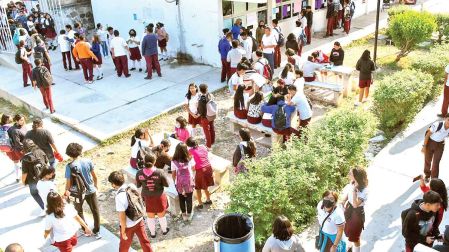 Los recursos previstos para educación media superior en 2024 serán 1% menos que los que se le asignaron para 2023, aunque su presupuesto aumentaría 16%, en términos reales, respecto al de 2015. Foto: Cuartoscuro/Archivo