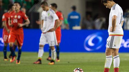 Javier 'Chicharito' Hernández durante el Chile 7-0 México.