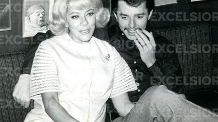 Silvia Pinal junto a Enrique Guzmán, uno de sus cuatro esposos (Archivo Excélsior)