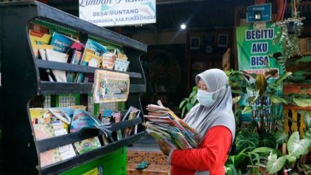 Basura por sabiduría: Biblioteca presta libros a cambio de desechos