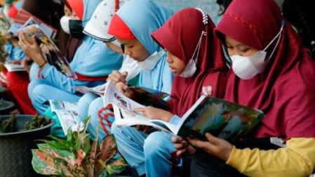 Basura por sabiduría: Biblioteca presta libros a cambio de desechos