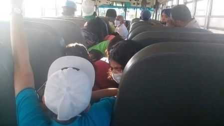 Pasajeros quedan atrapados en medio de un enfrentamiento