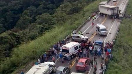 Accidente sobre la carretera Ocozocoautla- Las Choapas, en Chiapas