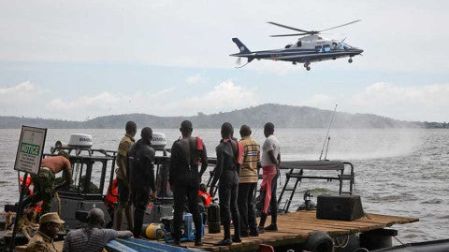 Naufragio en Uganda deja al menos 30 muertos