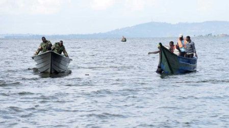 Naufragio en Uganda deja al menos 30 muertos
