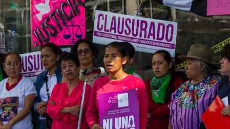 ‘Clausuran’ PGR para exigir justicia por mujeres asesinadas 