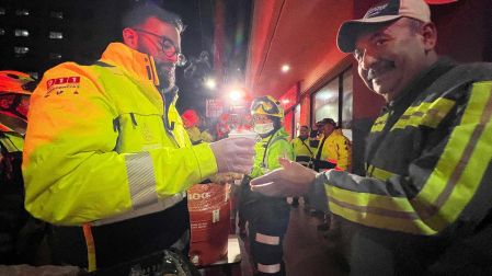 Autoridades reparten chocolate caliente en Nuevo León para hacer frente al frío