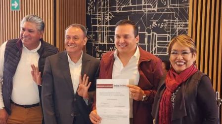  Cuatro personas lucen el registro 
