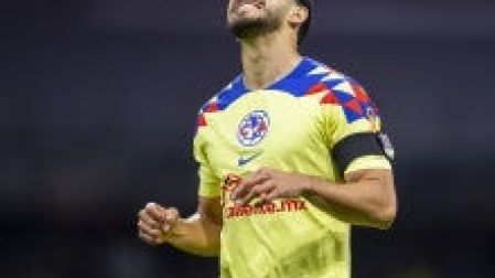 Henry Martin se lamenta oportunidad perdida en el primer tiempo ante León. (Mexsport).