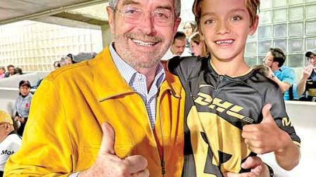El exrector de la UNAM Juan Ramón de la Fuente presenció el partido en el estadio.