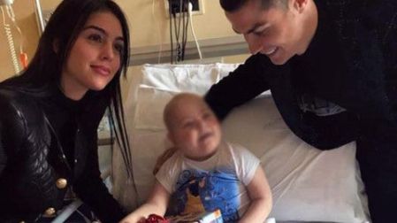Cristiano Ronaldo, Hospital Turín, Oncología Hematología, Feliz Navidad, Reparte Regalos, Santa Claus, Georgina Rodríguez, Noche Buena, Juventus, Noticias, Adrenalina, Excélsior, Navidad,