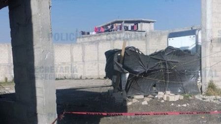 Noticias de Hoy, Policia Estatal asegura 30 mil litros de gas LP en Toluca, Policia Estatal asegura 30 mil litros gas LP Toluca, Policia asegura 30 mil litros gas LP Toluca, Robo de combustible, Gas LP, Licuado de Petroleo, camiones, dudosa procedencia, policia estatal, Secretaria de Seguridad, 30 mil litros, contenedores, fuga de gas, desalojo, vecinos, seguridad, denuncia