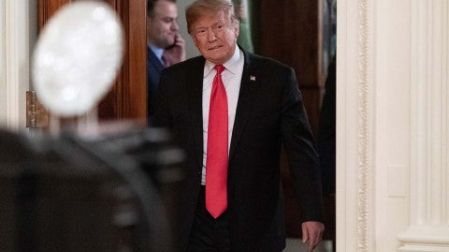 Trump firma ley de pago retroactivo a afectados por cierre de gobierno. Foto: EFE