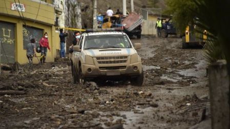 Van 18 muertos en Ecuador tras deslave; se reportan 16 desaparecidos