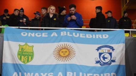 Arsenal y Cardiff rinden homenaje a Emiliano Sala