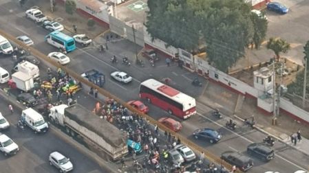 Tráiler choca en la México-Puebla.