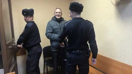 Justicia rusa condena a líder de Testigos de Jehová por 'extremismo'